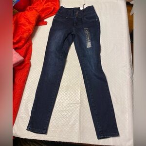 Bluenotes NWT Skinny Blue Jeans Size 3